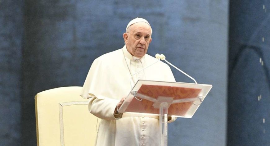 Coronavirus, Pasqua a porte chiuse: Papa Francesco celebrerà le funzioni in streaming